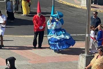Una marea humana 'canta' al Carnaval por las calles de Telde/TA, Jesús Ruiz Mesa, Francisco Javier Santana, Antonio Alí y C7..